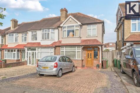 3 bedroom end of terrace house for sale