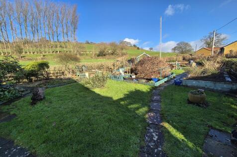 Haunts Cottages, Middle Chinnock, TA18 3 bed end of terrace house for sale