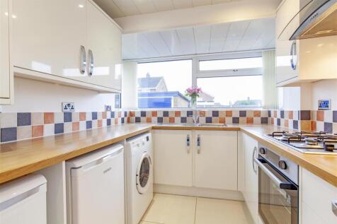 2 bedroom semi-detached bungalow for sale