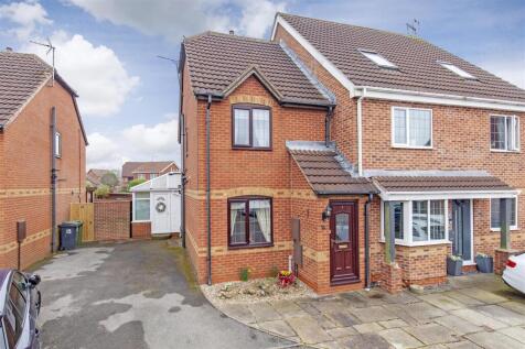 2 bedroom semi-detached house for sale