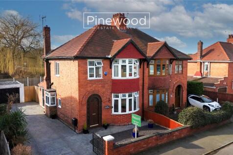 3 bedroom semi-detached house for sale