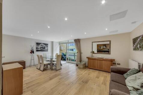 Canary Central, Cassilis Road... 3 bed flat for sale