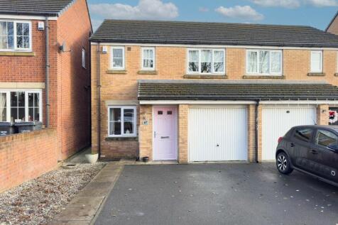 3 bedroom semi-detached house for sale