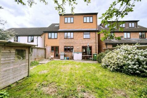 5 bedroom detached house for sale