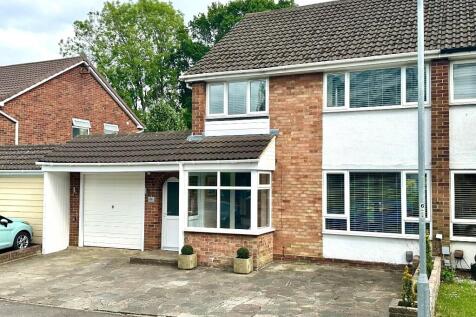 4 bedroom semi-detached house for sale