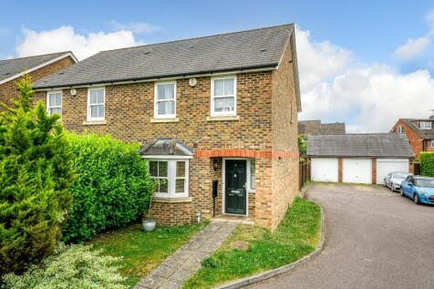 Great Road, Hemel Hempstead HP2 3 bed semi