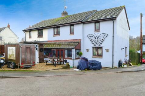 4 bedroom semi-detached house for sale