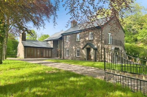 8 bedroom detached house for sale