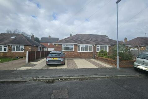 2 bedroom semi-detached bungalow for sale