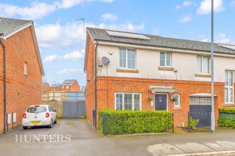 3 bedroom semi-detached house for sale