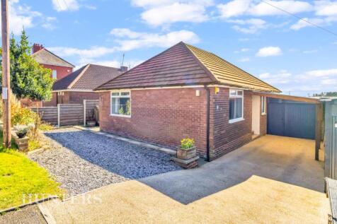 Bardsley Vale Avenue, Oldham 2 bed detached bungalow for sale