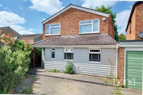 New England Close, Chelmsford CM3 4 bed detached house for sale