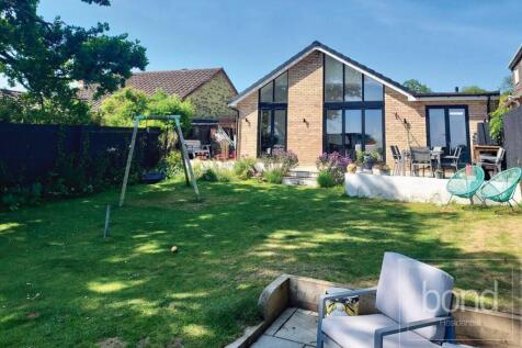 Runsell View, Danbury CM3 4 bed detached bungalow for sale