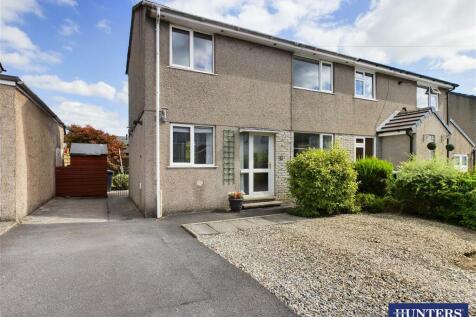 2 bedroom semi-detached house for sale