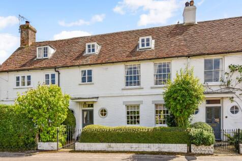 London Road, Holybourne, Alton... 4 bed house for sale