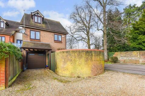Oliver Rise, Alton, Hampshire 3 bed end of terrace house for sale