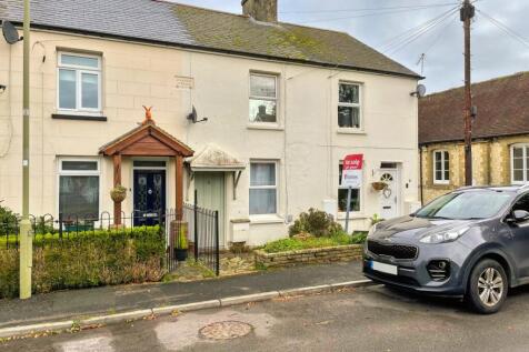 Queens Road, Alton, Hampshire 3 bed terraced house for sale