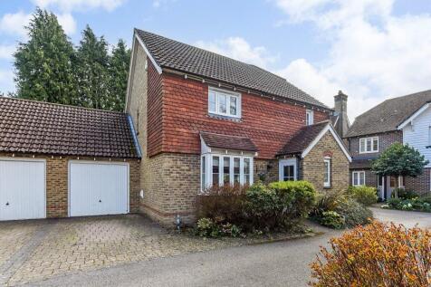 4 bedroom link detached house for sale