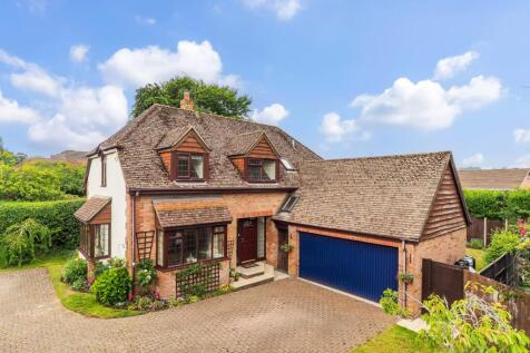 Duchess Close, Alton, Hampshire 4 bed detached house for sale