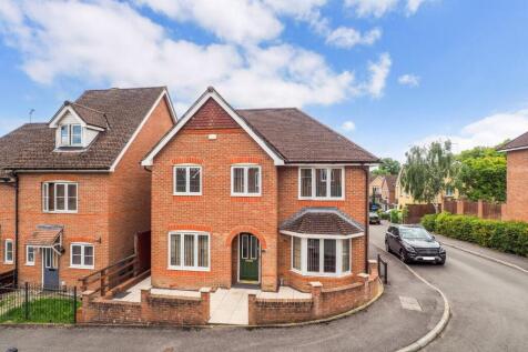 Burnham Road, Alton, Hampshire 4 bed detached house for sale