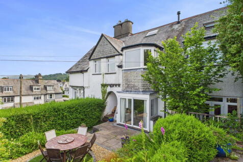 4 bedroom terraced house for sale