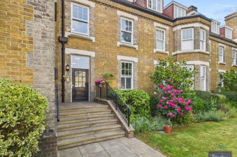 Martin Drive, Stone, Kent 2 bed flat for sale