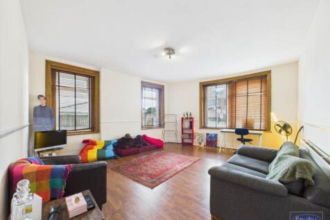 3 bedroom flat for sale