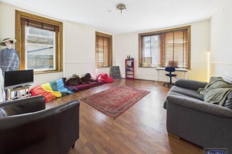North Cray Road, Bexley, Kent 3 bed flat for sale