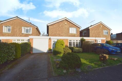 3 bedroom link detached house for sale