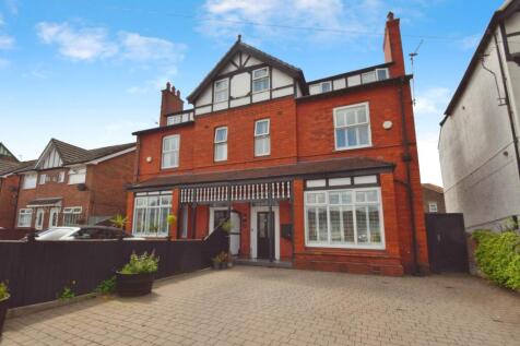 5 bedroom semi-detached house for sale