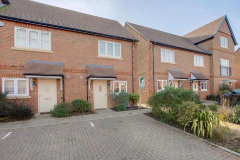 Field Maple Gardens, High Wycombe, HP10 2 bed semi