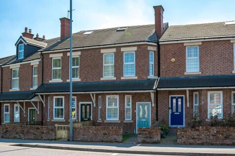 4 bedroom terraced house for sale