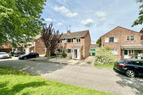 Darell Gardens, Frampton On Severn GL2 3 bed semi