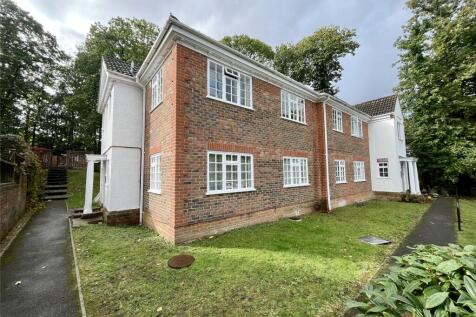 Hawkesworth Drive, Bagshot, Surrey, GU19 1 bed flat for sale