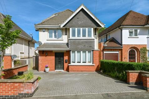 York Road, Camberley, Surrey, GU15 4 bed detached house for sale