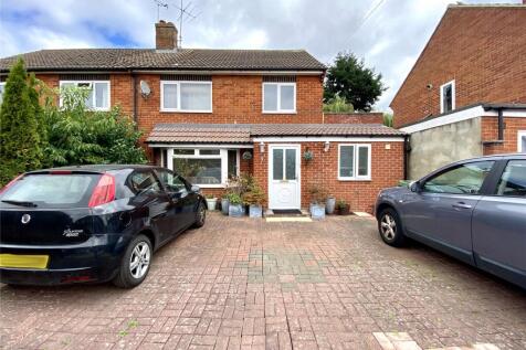 5 bedroom semi-detached house for sale