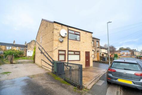 Chapel Fold, Batley, WF17 3 bed detached house for sale