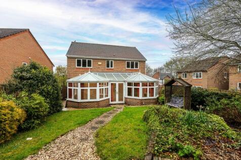 Chadwick Crescent, Dewsbury, WF13 4 bed detached house for sale