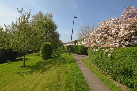 3 bedroom maisonette for sale
