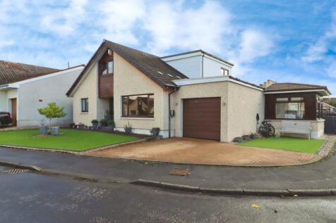 6 bedroom detached house for sale