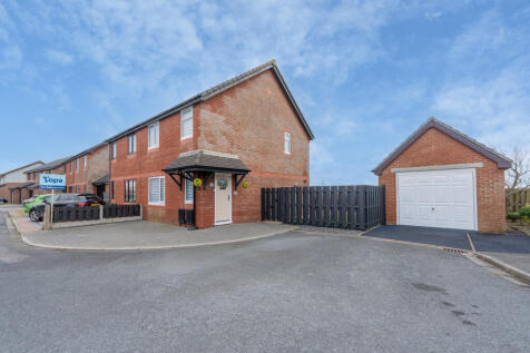 3 bedroom semi-detached house for sale