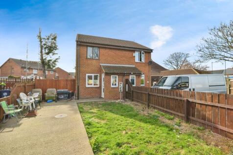 2 bedroom semi-detached house for sale