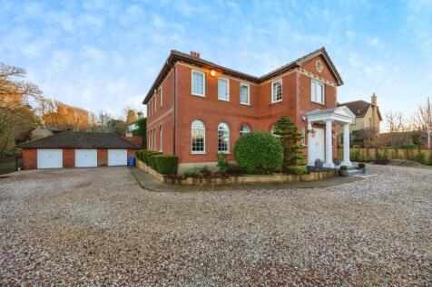 5 bedroom detached house for sale