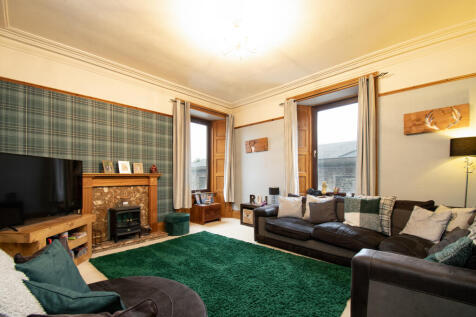 3 bedroom flat for sale