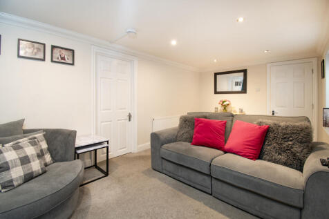 2 bedroom maisonette for sale