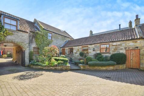 4 bedroom semi-detached house for sale
