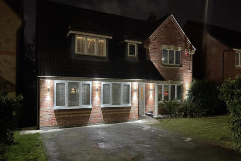 5 bedroom detached house for sale