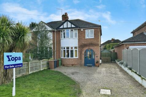 3 bedroom semi-detached house for sale