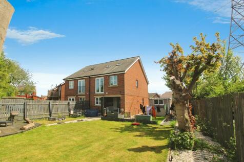 4 bedroom semi-detached house for sale