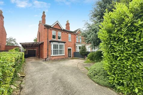 4 bedroom semi-detached house for sale